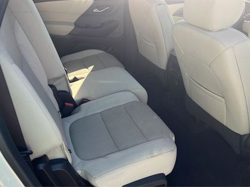 Used 2022 Chevrolet Traverse LS FWD image 18