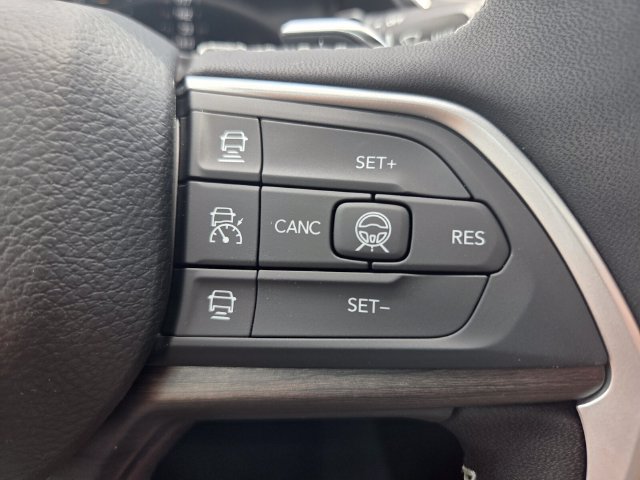 New 2026 Jeep Grand Cherokee Limited w/ Luxury Tech Group II RWD image 28