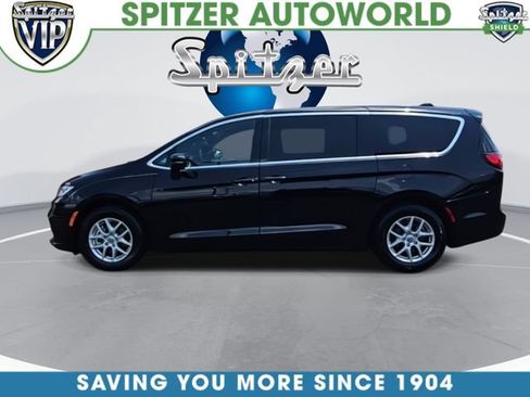 Used 2025 Chrysler Pacifica Select FWD image 5