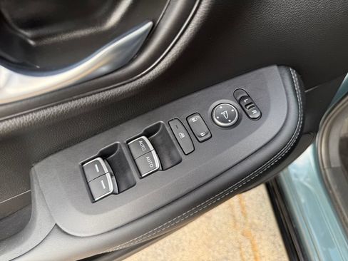 Used 2025 Honda HR-V EX-L image 19