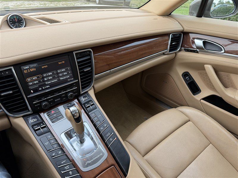 Used 2011 Porsche Panamera RWD image 13
