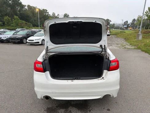 Used 2015 Subaru Legacy 2.5i Premium AWD/4WD image 11