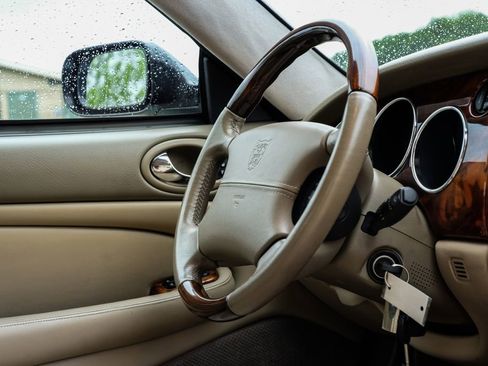 Used 2006 Jaguar XK8 Convertible RWD image 23