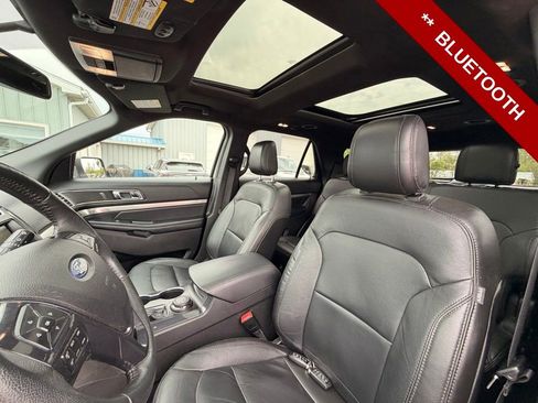 Used 2018 Ford Explorer XLT w/ Equipment Group 202A AWD/4WD image 15
