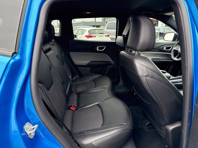 Used 2024 Jeep Compass Latitude AWD/4WD image 10