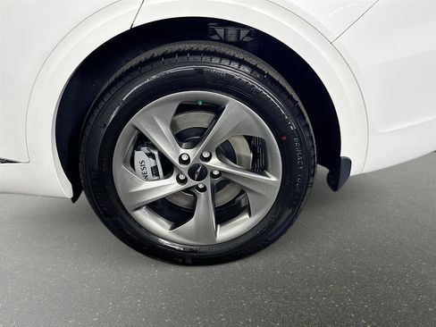 New 2026 Genesis GV70 2.5T Select AWD/4WD image 32