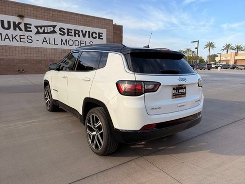 Certified 2025 Jeep Compass Limited w/ Elite Group AWD/4WD image 9