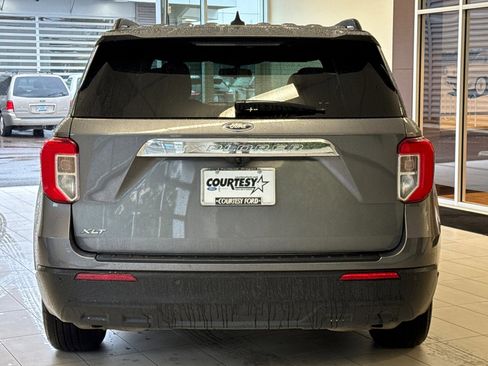 Used 2021 Ford Explorer XLT image 5