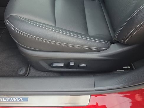 Used 2025 Nissan Altima 2.5 SL FWD image 16