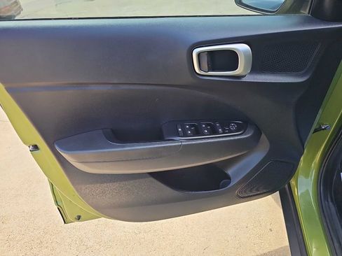 Used 2023 Hyundai Venue SEL image 12