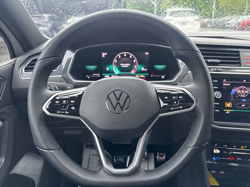 Used 2022 Volkswagen Tiguan SE R-Line FWD image 14