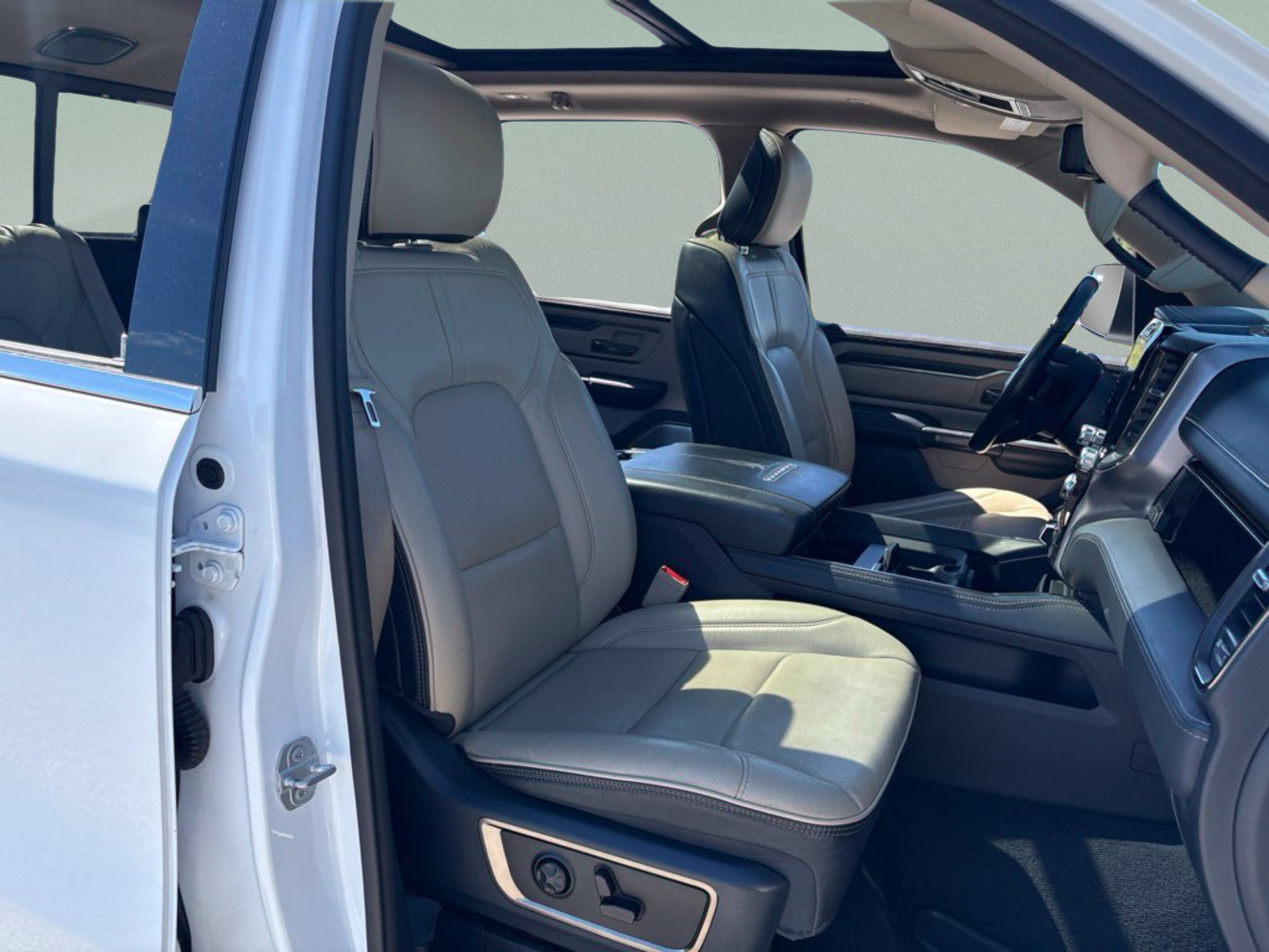 Used 2021 RAM 1500 Limited AWD/4WD image 34