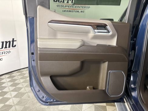 Used 2022 GMC Sierra 1500 SLT w/ SLT Convenience Package image 23