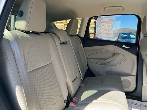 Used 2017 Ford Escape SE image 28