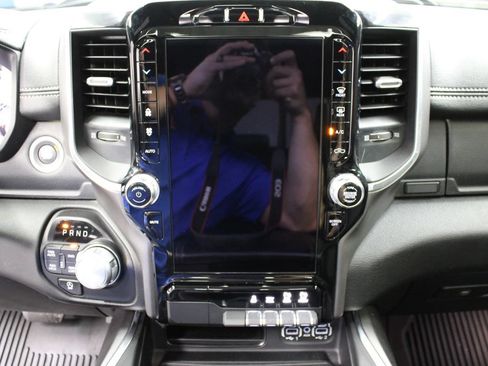 Used 2020 RAM 1500 Laramie AWD/4WD image 20