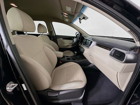 Used 2019 Kia Sorento LX image 30