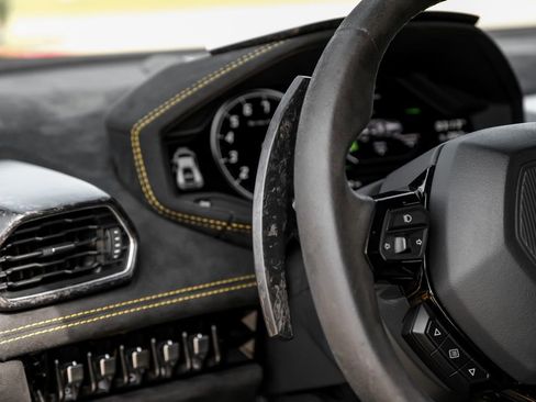 Used 2018 Lamborghini Huracan Performante image 16