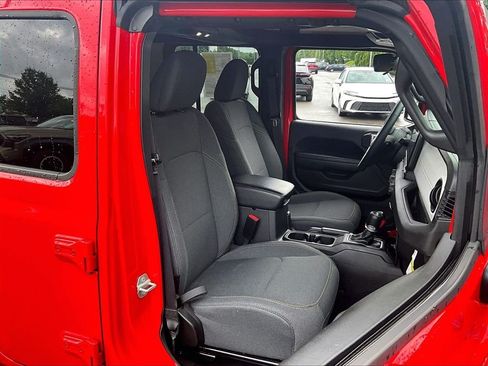 Used 2024 Jeep Wrangler Unlimited w/ Convenience Group AWD/4WD image 11