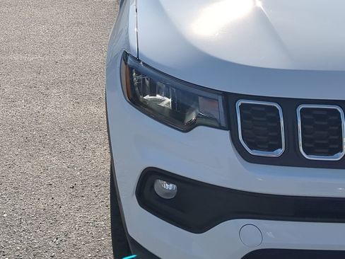 New 2026 Jeep Compass Latitude image 8