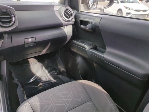 Used 2017 Toyota Tacoma TRD Sport w/ Premium & Technology Package image 17