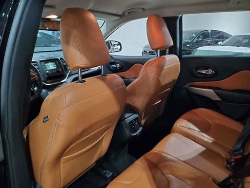 Used 2018 Jeep Cherokee Latitude w/ Altitude Package image 23