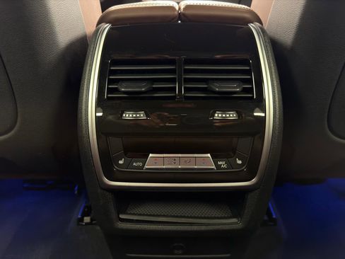 Used 2021 BMW X5 M50i AWD/4WD image 28