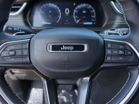 Used 2021 Jeep Grand Cherokee L Laredo image 10