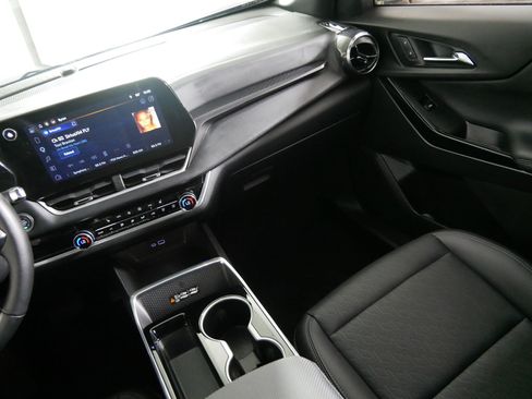Used 2025 Chevrolet Equinox LT w/ Convenience Package II AWD/4WD image 11