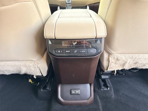 Used 2022 Toyota Highlander XLE image 22