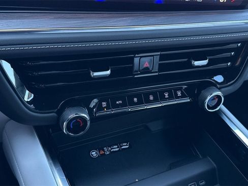 New 2026 Chevrolet Suburban Premier image 23