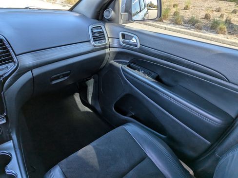 Used 2020 Jeep Grand Cherokee Laredo w/ Laredo X Package image 22