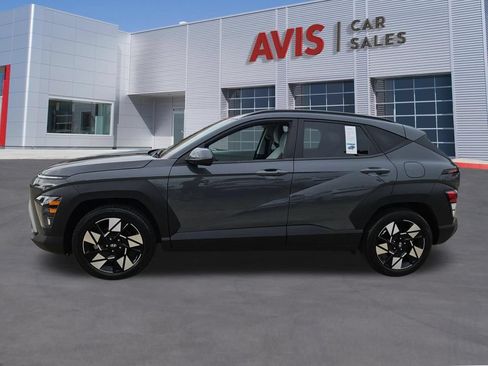 Used 2025 Hyundai Kona SEL FWD image 2