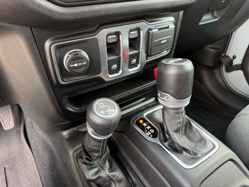 Used 2024 Jeep Wrangler Sport AWD/4WD image 29