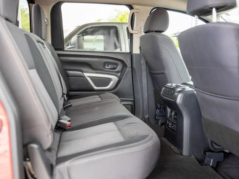 Used 2022 Nissan Titan SV w/ SV Convenience Package image 21