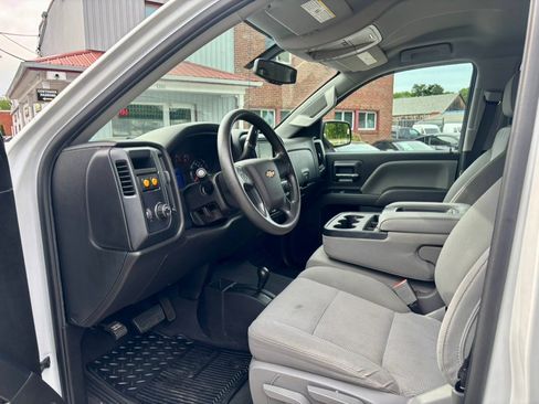 Used 2019 Chevrolet Silverado 1500 Custom w/ Custom Convenience Package AWD/4WD image 11