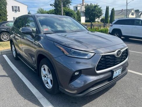 Used 2021 Toyota Highlander LE AWD/4WD image 1