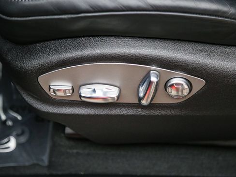Certified 2025 Porsche Macan AWD/4WD image 25