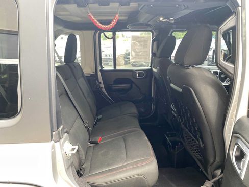 Used 2021 Jeep Wrangler Unlimited Rubicon AWD/4WD image 30