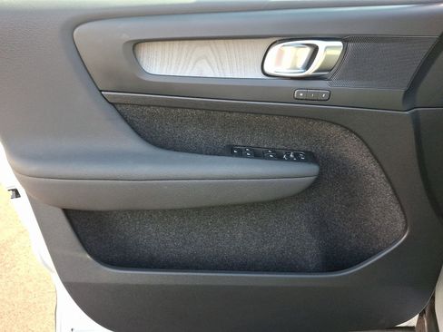 Certified 2024 Volvo XC40 B5 Core image 12
