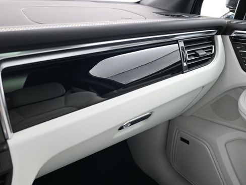 New 2026 Porsche Macan image 23