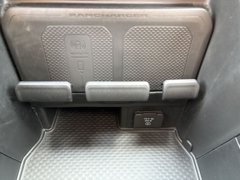 Used 2024 RAM 1500 Laramie AWD/4WD image 39