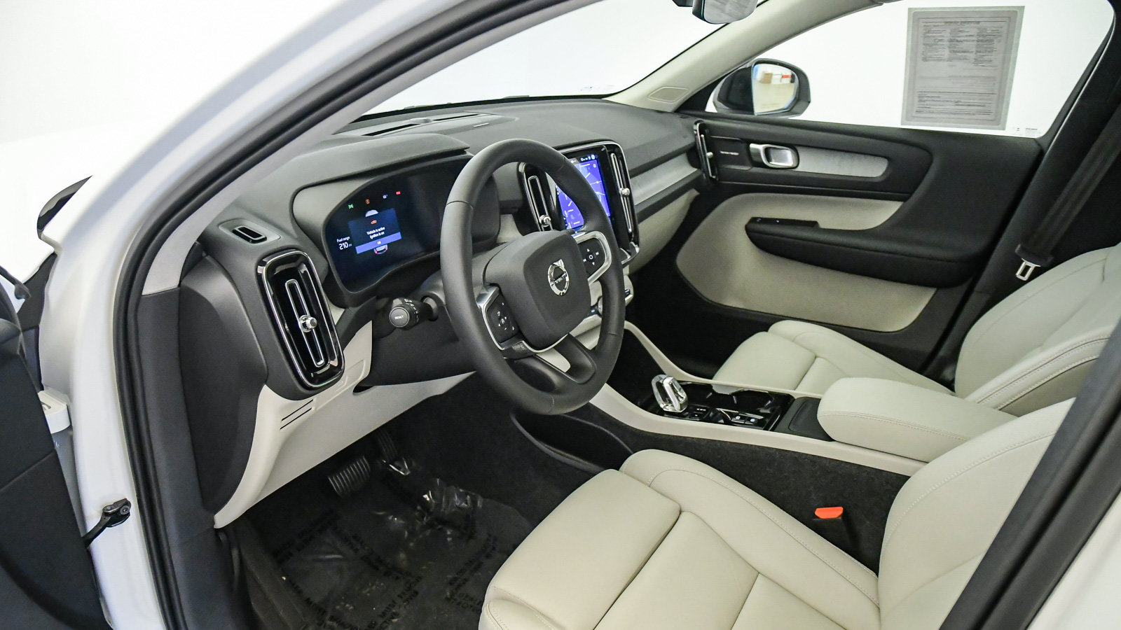 Used 2026 Volvo XC40 B5 Plus w/ Protection Package Premier AWD/4WD image 17