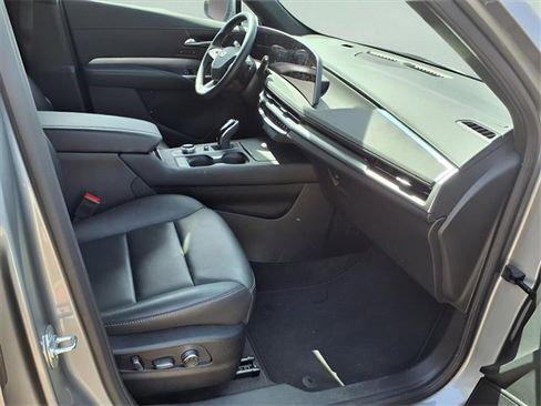 Used 2025 Cadillac XT4 Premium Luxury image 19