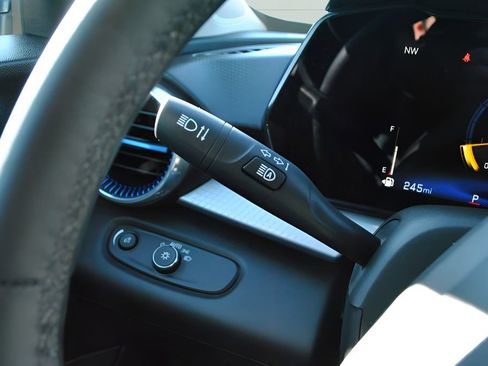 Used 2024 Chevrolet Trax LT w/ Driver Confidence Package FWD image 19