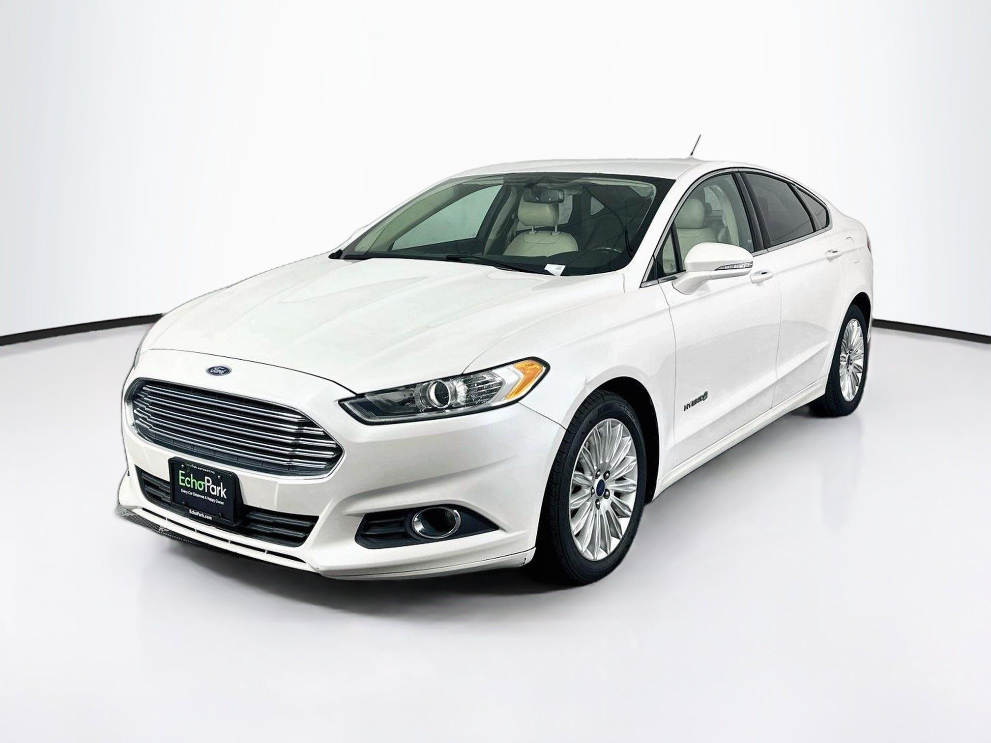 Used 2014 Ford Fusion SE w/ Equipment Group 502A FWD image 3