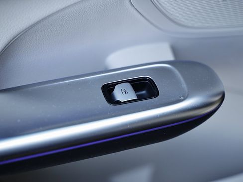 Used 2023 Mercedes-Benz C 300 C 300 w/ Exclusive Trim Package image 27