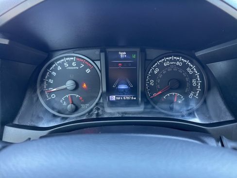 Used 2022 Toyota Tacoma SR image 9