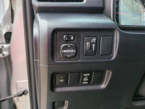 Used 2018 Toyota 4Runner SR5 Premium AWD/4WD image 8