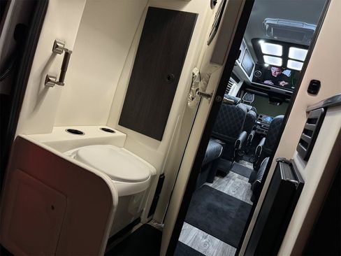 Used 2024 Mercedes-Benz Sprinter 3500 image 5