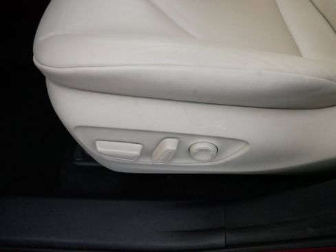 Certified 2021 Toyota Highlander XLE image 20